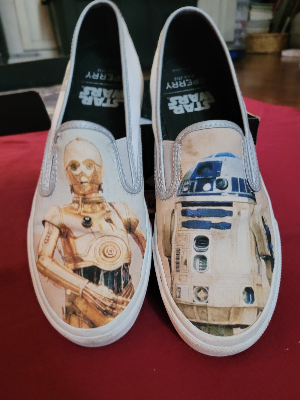 Sperry Star Wars Mens White Slip-On Sneakers C-3PO and Blue R2-D2 SIZE 6